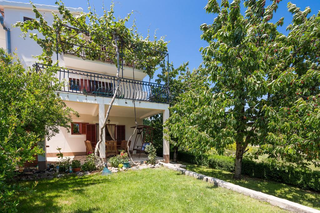 Apartments Beata Марина Екстериор снимка